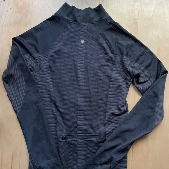 Lululemon for the chill of it 1/2 zip - Picture 4 of 4